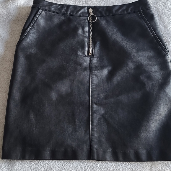 Bebe vegan leather size 2 - Picture 3 of 4